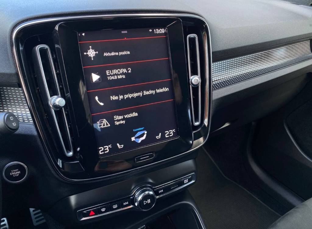 <span style="color:#004a89"> R-DESIGN  BLACK PACKET!</span>   2020 Volvo XC40 D3  110 Kw/150k S&S  EAT8    <span style="color:#004a89">FULL  LED Adaptívne svetlomety ,Virtual, Kamera…</span>