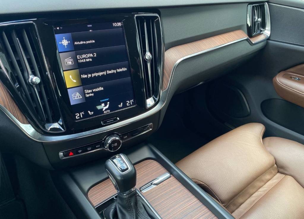 <span style="color:#004a89"> Inscription vybava! </span>2019   Volvo V60 D3  A/T8  110 Kw/150k S&S  <span style="color:#004a89"> FULL LED Adaptívne svetlomety, Virtual, Kamera, Kožený interiér…</span>