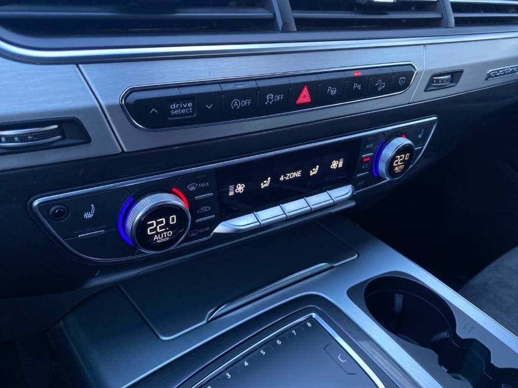 <span style="color:#004a89"> 3xS-Line!</span>  2018 Audi Q7 3.0 TDI Quattro  200 Kw/272k <span style="color:#004a89">Matrix svetlomety ,Virtual, 360°Kamera..</span>