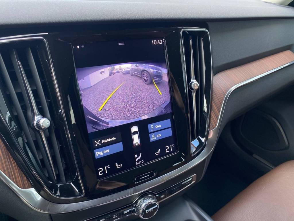 <span style="color:#004a89"> Inscription vybava! </span>2019   Volvo V60 D3  A/T8  110 Kw/150k S&S  <span style="color:#004a89"> FULL LED Adaptívne svetlomety, Virtual, Kamera, Kožený interiér…</span>