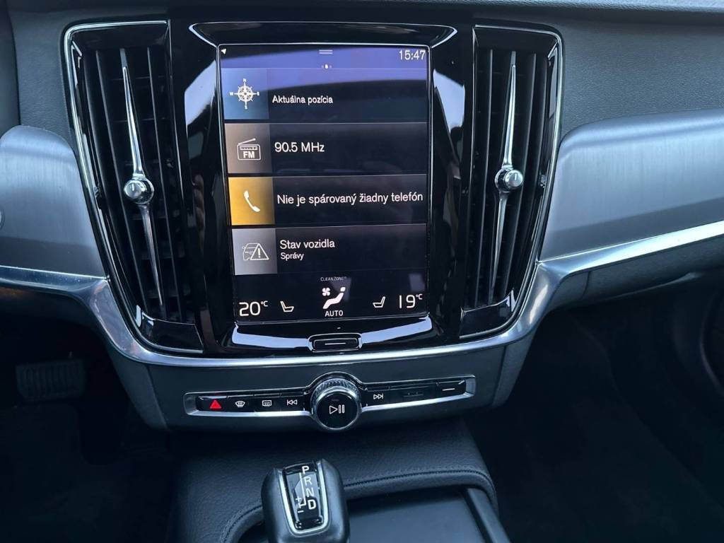 <span style="color:#004a89"> Panorama, Head Up!</span> 2019  Volvo V90 T4 2.0L 140 Kw/190k S&S  EAT8    <span style="color:#004a89"> FULL LED Adaptívne svetlomety, Virtual, 360°Kamera, Kožený interiér…</span>