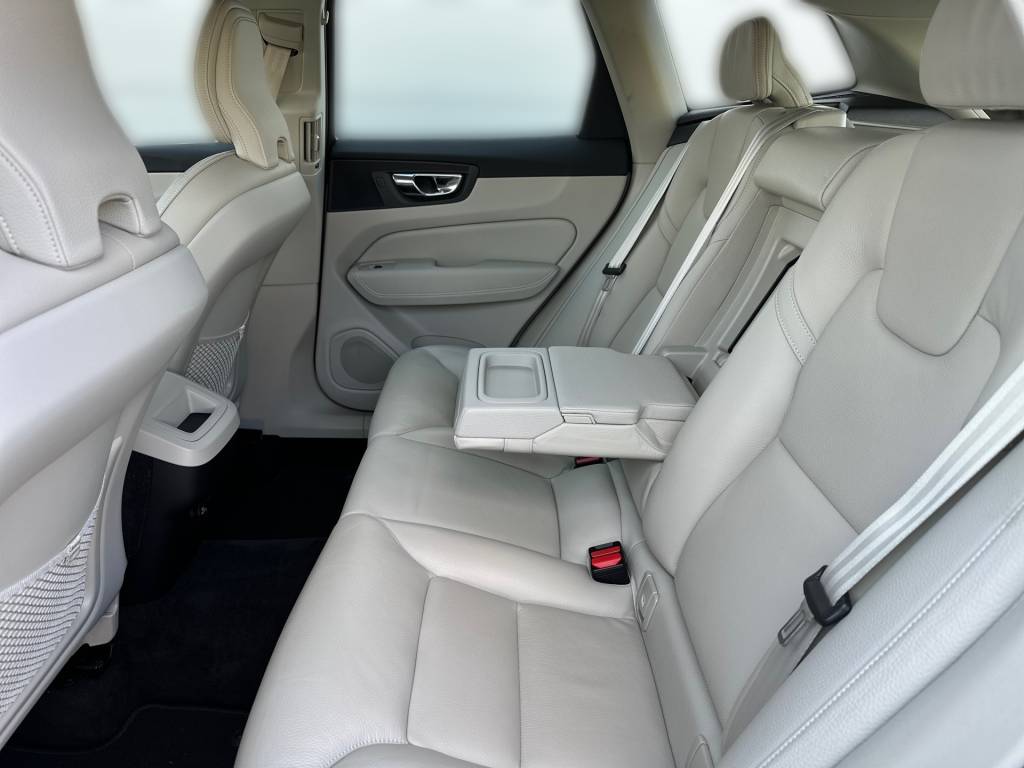 <span style="color:#004a89">Inscription ! </span> 2020   Volvo XC60 D4    A/T 8, 140kW<span style="color:#004a89"> Full LED Adaptívne svetlomety,  Virtual,  Parkovacia Kamera,  Harman/kardon…           </span>       <span style="color:#004a89">           </span>