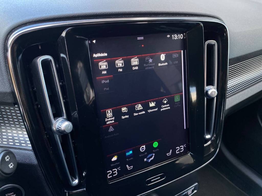 <span style="color:#004a89"> R-DESIGN  BLACK PACKET!</span>   2020 Volvo XC40 D3  110 Kw/150k S&S  EAT8    <span style="color:#004a89">FULL  LED Adaptívne svetlomety ,Virtual, Kamera…</span>