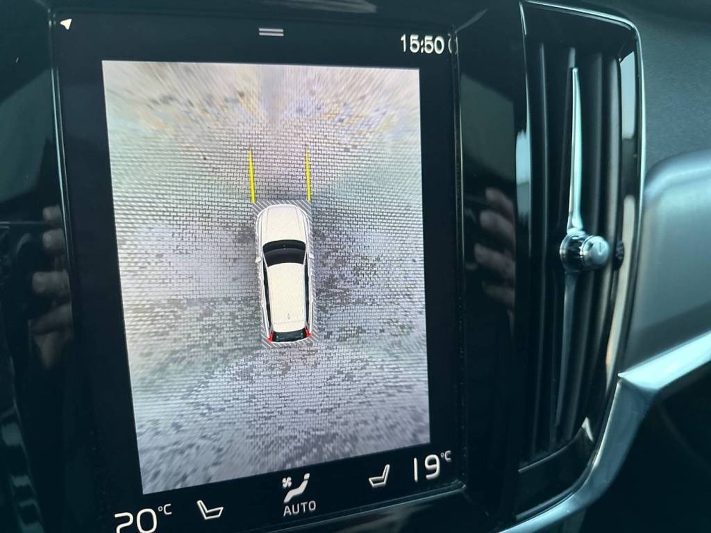 <span style="color:#004a89"> Panorama, Head Up!</span> 2019  Volvo V90 T4 2.0L 140 Kw/190k S&S  EAT8    <span style="color:#004a89"> FULL LED Adaptívne svetlomety, Virtual, 360°Kamera, Kožený interiér…</span>