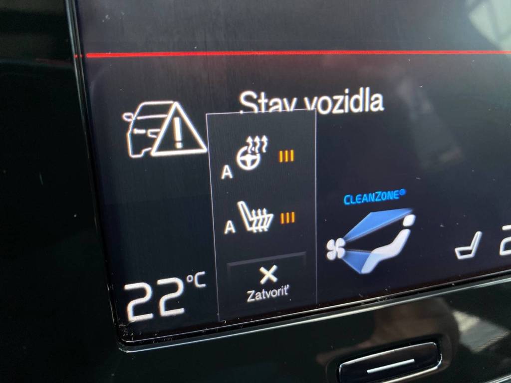 <span style="color:#004a89"> R-DESIGN  BLACK PACKET!</span>   2020 Volvo XC40 D3  110 Kw/150k S&S  EAT8    <span style="color:#004a89">FULL  LED Adaptívne svetlomety ,Virtual, Kamera…</span>