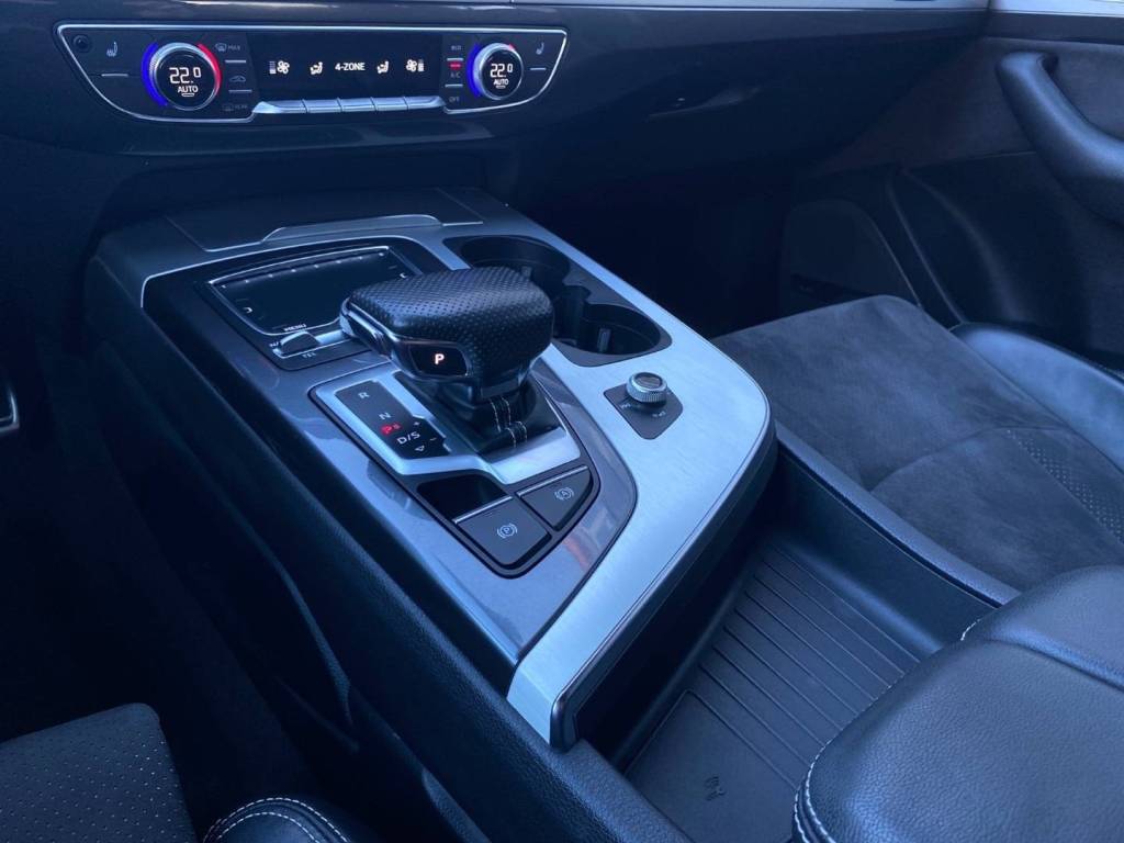 <span style="color:#004a89"> 3xS-Line!</span>  2018 Audi Q7 3.0 TDI Quattro  200 Kw/272k <span style="color:#004a89">Matrix svetlomety ,Virtual, 360°Kamera..</span>