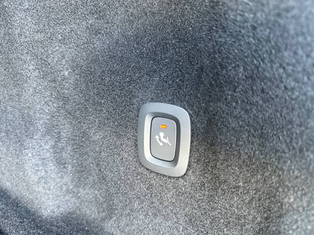 <span style="color:#004a89">Inscription ! </span> 2020   Volvo XC60 D4    A/T 8, 140kW<span style="color:#004a89"> Full LED Adaptívne svetlomety,  Virtual,  Parkovacia Kamera,  Harman/kardon…           </span>       <span style="color:#004a89">           </span>