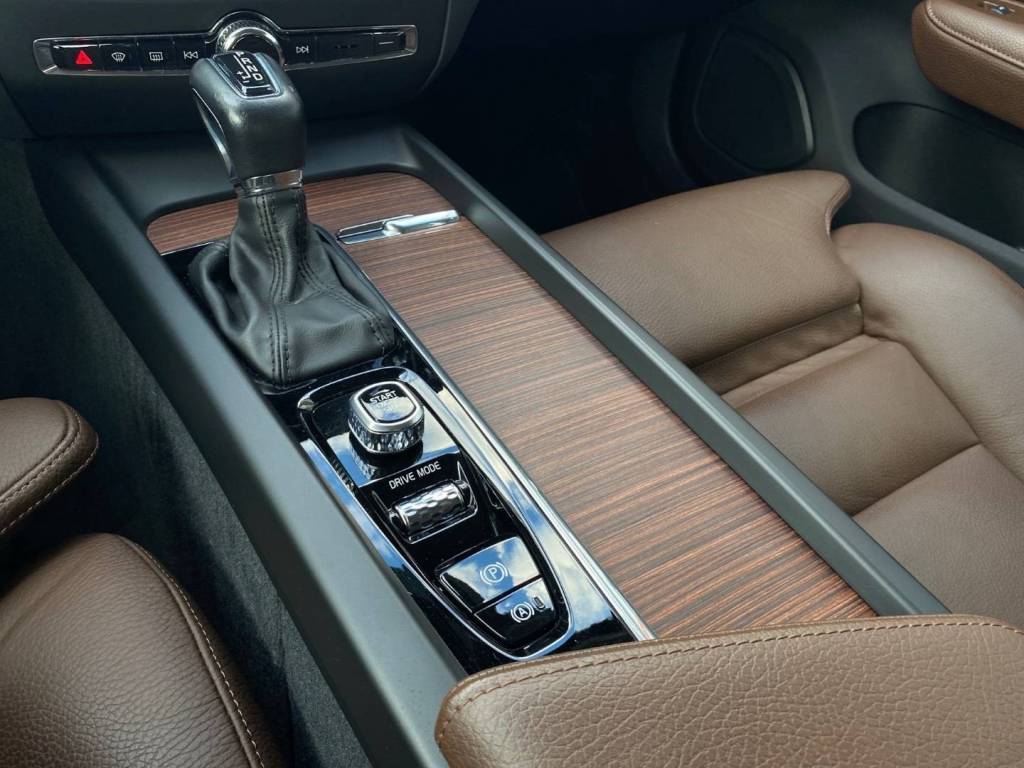 <span style="color:#004a89"> Inscription vybava! </span>2019   Volvo V60 D3  A/T8  110 Kw/150k S&S  <span style="color:#004a89"> FULL LED Adaptívne svetlomety, Virtual, Kamera, Kožený interiér…</span>