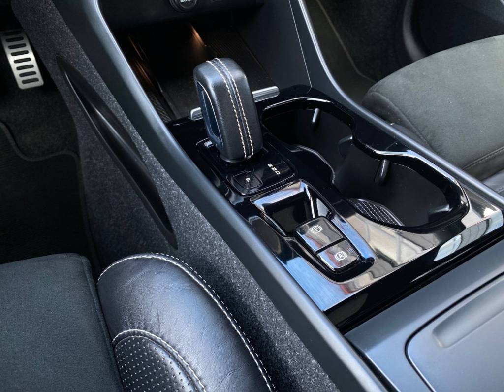<span style="color:#004a89"> R-DESIGN  BLACK PACKET!</span>   2020 Volvo XC40 D3  110 Kw/150k S&S  EAT8    <span style="color:#004a89">FULL  LED Adaptívne svetlomety ,Virtual, Kamera…</span>