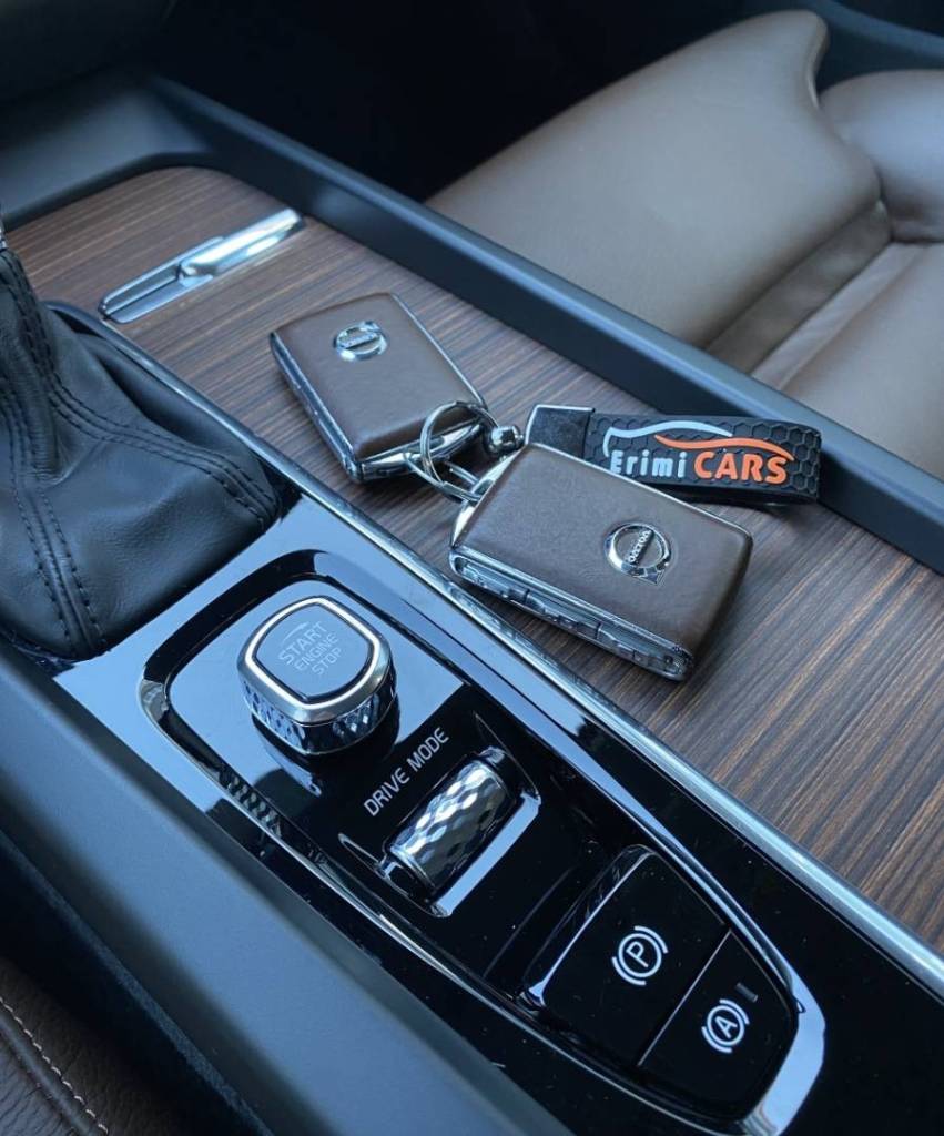 <span style="color:#004a89"> Inscription vybava! </span>2019   Volvo V60 D3  A/T8  110 Kw/150k S&S  <span style="color:#004a89"> FULL LED Adaptívne svetlomety, Virtual, Kamera, Kožený interiér…</span>