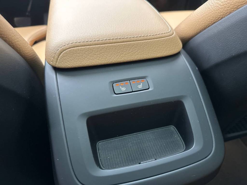 <span style="color:#004a89"> FACELIFT!</span>   2020 Volvo XC60 B4 D AWD  INSCRIPTION  145 Kw/197k S&S  EAT8    <span style="color:#004a89">FULL  LED Adaptívne svetlomety ,Panorama, Virtual, Webasto…</span>