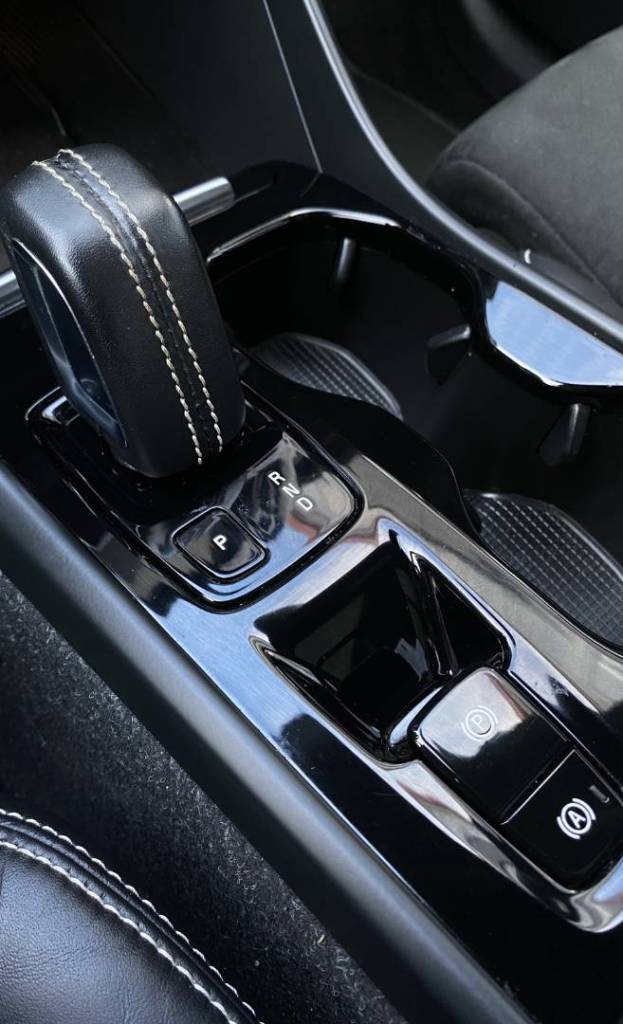 <span style="color:#004a89"> R-DESIGN  BLACK PACKET!</span>   2020 Volvo XC40 D3  110 Kw/150k S&S  EAT8    <span style="color:#004a89">FULL  LED Adaptívne svetlomety ,Virtual, Kamera…</span>