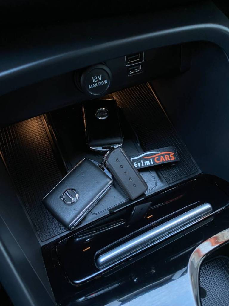 <span style="color:#004a89"> R-DESIGN  BLACK PACKET!</span>   2020 Volvo XC40 D3  110 Kw/150k S&S  EAT8    <span style="color:#004a89">FULL  LED Adaptívne svetlomety ,Virtual, Kamera…</span>