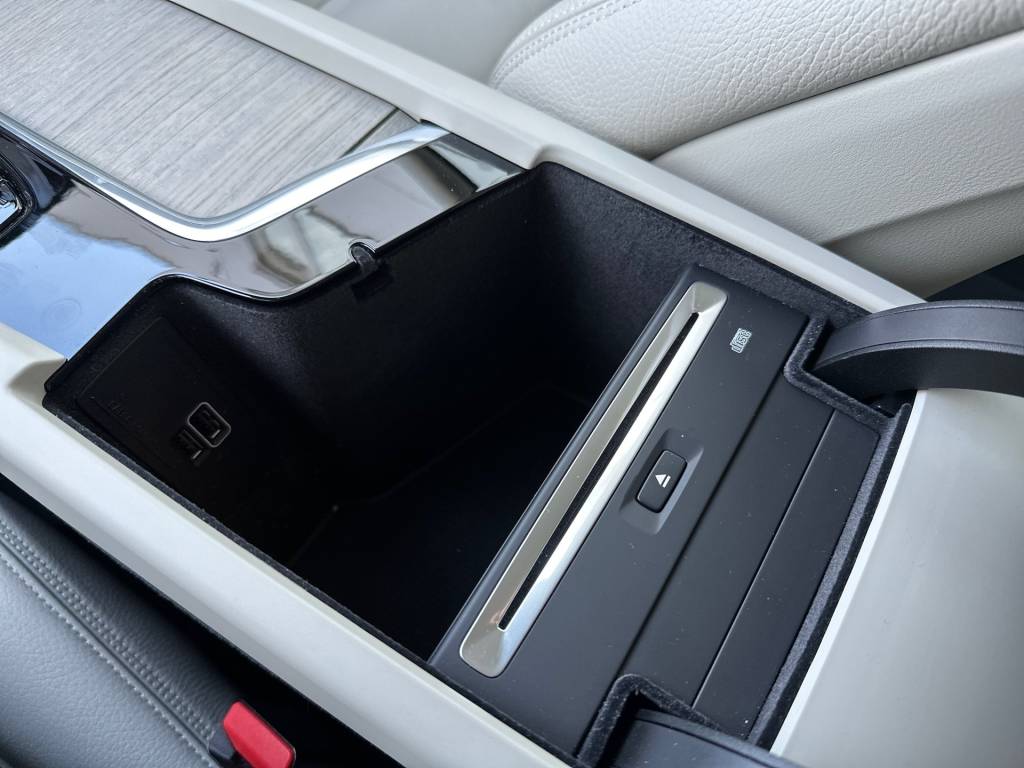 <span style="color:#004a89">Inscription ! </span> 2020   Volvo XC60 D4    A/T 8, 140kW<span style="color:#004a89"> Full LED Adaptívne svetlomety,  Virtual,  Parkovacia Kamera,  Harman/kardon…           </span>       <span style="color:#004a89">           </span>