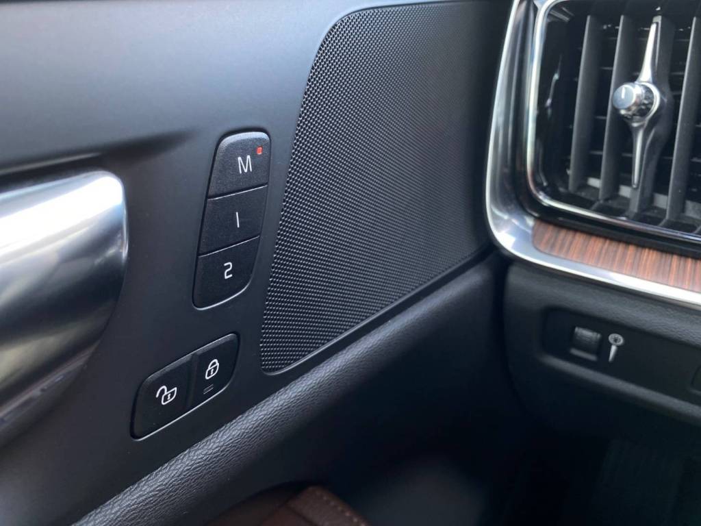 <span style="color:#004a89"> Inscription vybava! </span>2019   Volvo V60 D3  A/T8  110 Kw/150k S&S  <span style="color:#004a89"> FULL LED Adaptívne svetlomety, Virtual, Kamera, Kožený interiér…</span>