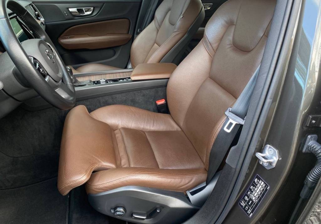 <span style="color:#004a89"> Inscription vybava! </span>2019   Volvo V60 D3  A/T8  110 Kw/150k S&S  <span style="color:#004a89"> FULL LED Adaptívne svetlomety, Virtual, Kamera, Kožený interiér…</span>