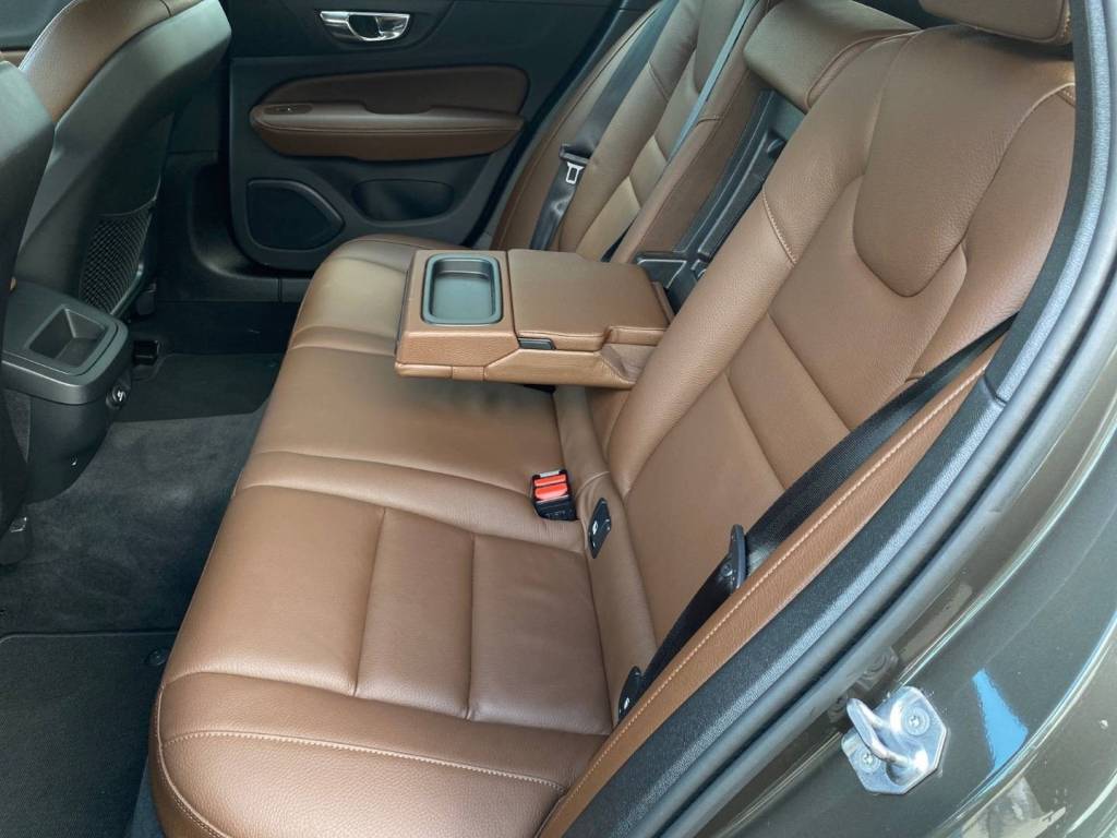 <span style="color:#004a89"> Inscription vybava! </span>2019   Volvo V60 D3  A/T8  110 Kw/150k S&S  <span style="color:#004a89"> FULL LED Adaptívne svetlomety, Virtual, Kamera, Kožený interiér…</span>