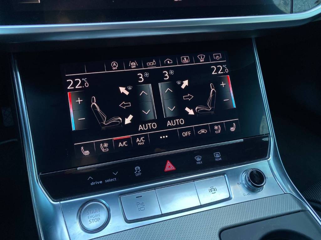 <span style="color:#004a89"> Limuzína!</span> 2019 Audi  A6 50TDI mHEV Quattro S-LINE  210 Kw/286k S&S  EAT8    <span style="color:#004a89">MATRIX HD LED, 360°3D KAMERA, VZDUCH,BANG&OLUFSEN…</span>   Možný odpočet DPH