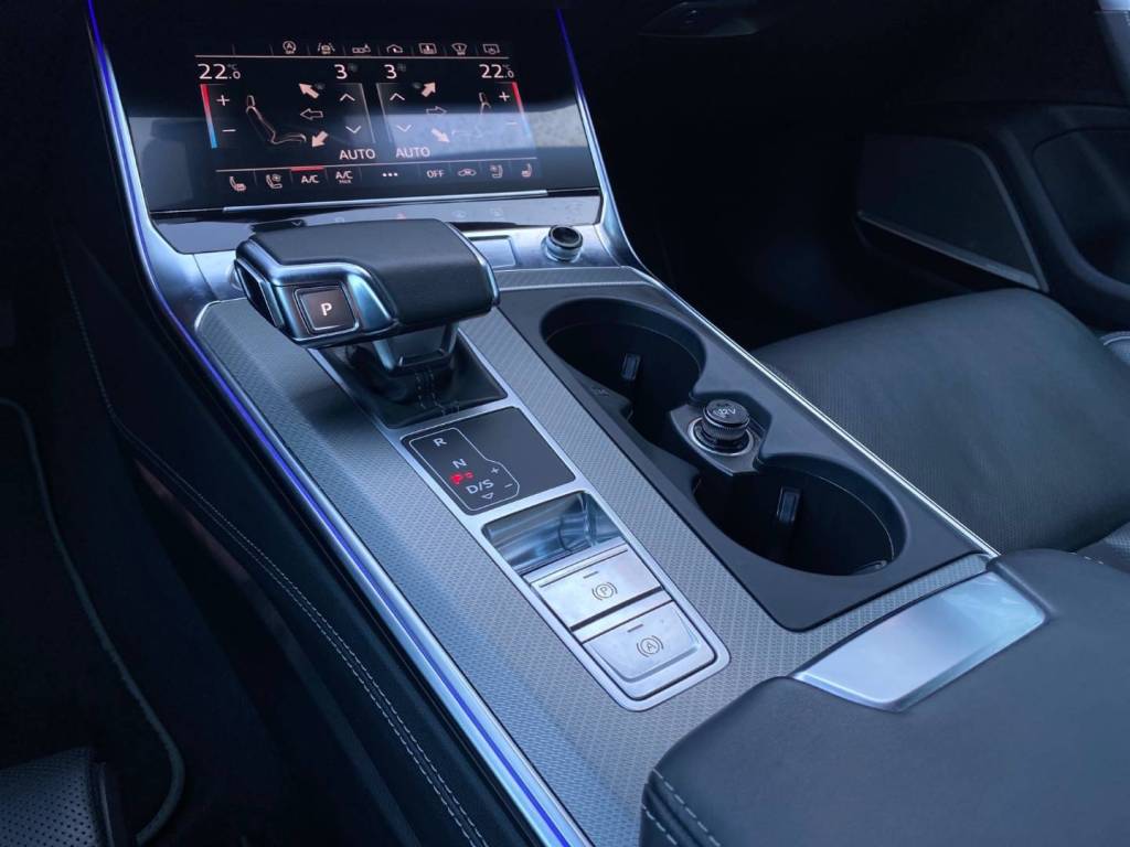 <span style="color:#004a89"> Limuzína!</span> 2019 Audi  A6 50TDI mHEV Quattro S-LINE  210 Kw/286k S&S  EAT8    <span style="color:#004a89">MATRIX HD LED, 360°3D KAMERA, VZDUCH,BANG&OLUFSEN…</span>   Možný odpočet DPH