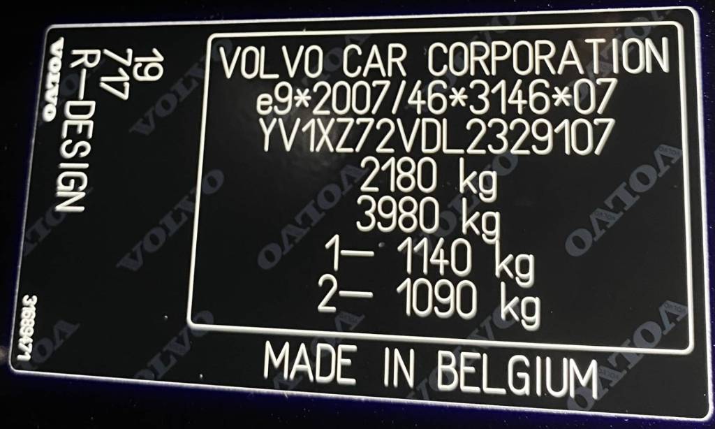 <span style="color:#004a89"> R-DESIGN  BLACK PACKET!</span>   2020 Volvo XC40 D3  110 Kw/150k S&S  EAT8    <span style="color:#004a89">FULL  LED Adaptívne svetlomety ,Virtual, Kamera…</span>