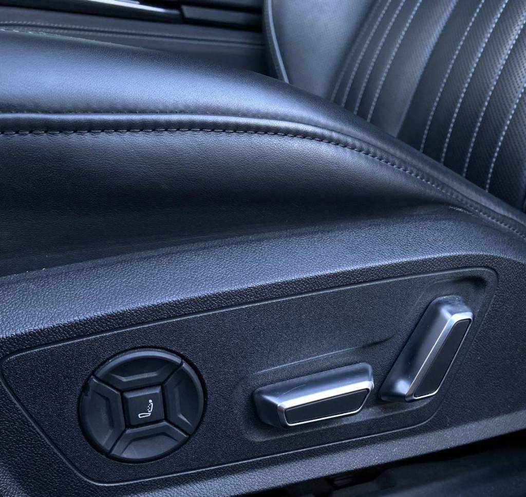 <span style="color:#004a89"> Limuzína!</span> 2019 Audi  A6 50TDI mHEV Quattro S-LINE  210 Kw/286k S&S  EAT8    <span style="color:#004a89">MATRIX HD LED, 360°3D KAMERA, VZDUCH,BANG&OLUFSEN…</span>   Možný odpočet DPH