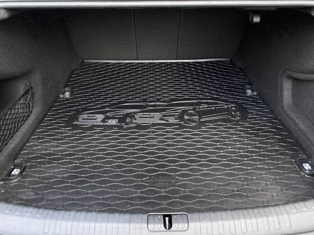 <span style="color:#004a89"> Limuzína!</span> 2019 Audi  A6 50TDI mHEV Quattro S-LINE  210 Kw/286k S&S  EAT8    <span style="color:#004a89">MATRIX HD LED, 360°3D KAMERA, VZDUCH,BANG&OLUFSEN…</span>   Možný odpočet DPH