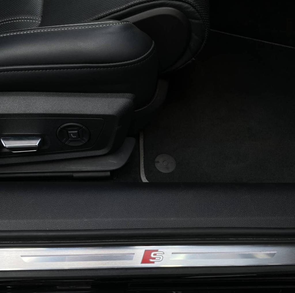 <span style="color:#004a89"> Limuzína!</span> 2019 Audi  A6 50TDI mHEV Quattro S-LINE  210 Kw/286k S&S  EAT8    <span style="color:#004a89">MATRIX HD LED, 360°3D KAMERA, VZDUCH,BANG&OLUFSEN…</span>   Možný odpočet DPH