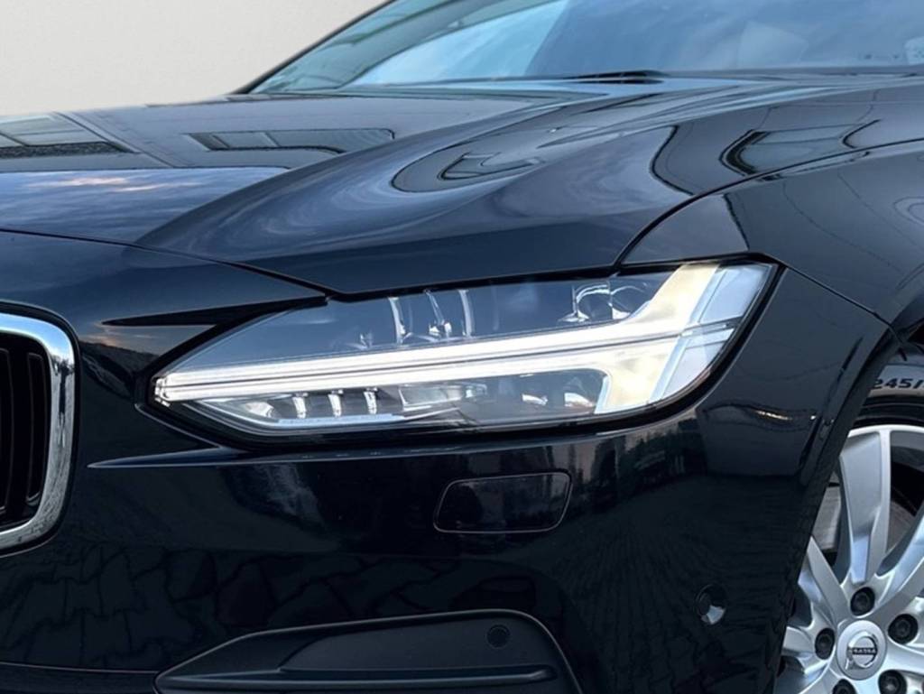 <span style="color:#004a89"> Panorama, Head Up!</span> 2019  Volvo V90 T4 2.0L 140 Kw/190k S&S  EAT8    <span style="color:#004a89"> FULL LED Adaptívne svetlomety, Virtual, 360°Kamera, Kožený interiér…</span>