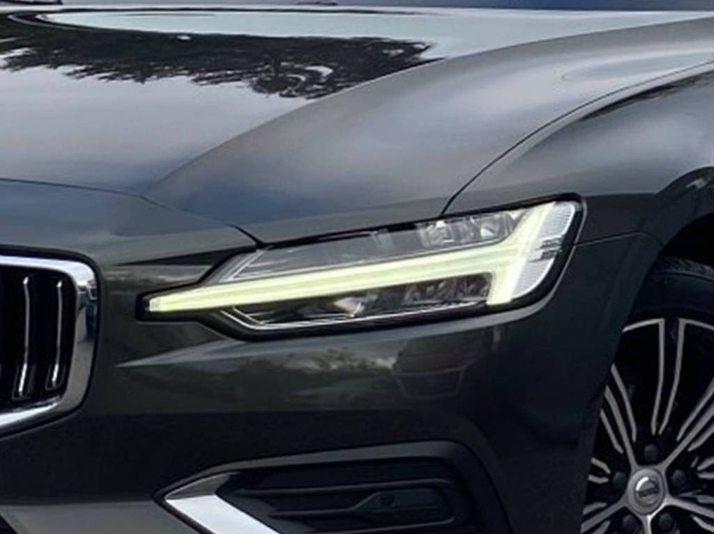 <span style="color:#004a89"> Inscription vybava! </span>2019   Volvo V60 D3  A/T8  110 Kw/150k S&S  <span style="color:#004a89"> FULL LED Adaptívne svetlomety, Virtual, Kamera, Kožený interiér…</span>