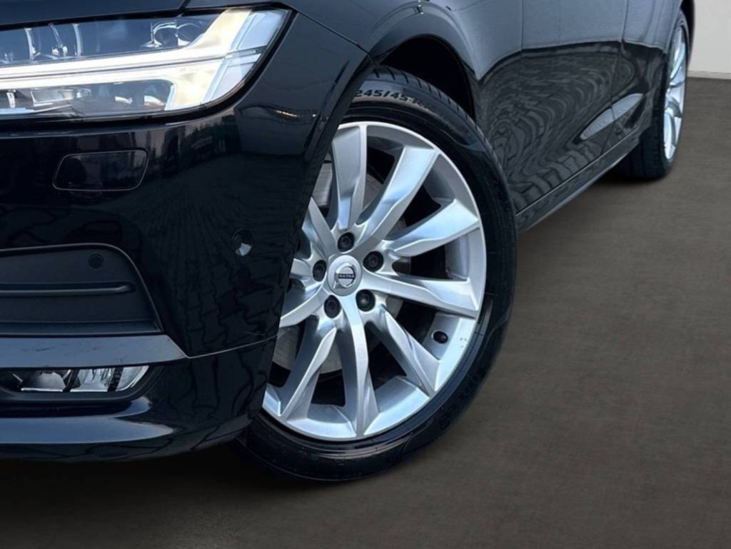 <span style="color:#004a89"> Panorama, Head Up!</span> 2019  Volvo V90 T4 2.0L 140 Kw/190k S&S  EAT8    <span style="color:#004a89"> FULL LED Adaptívne svetlomety, Virtual, 360°Kamera, Kožený interiér…</span>