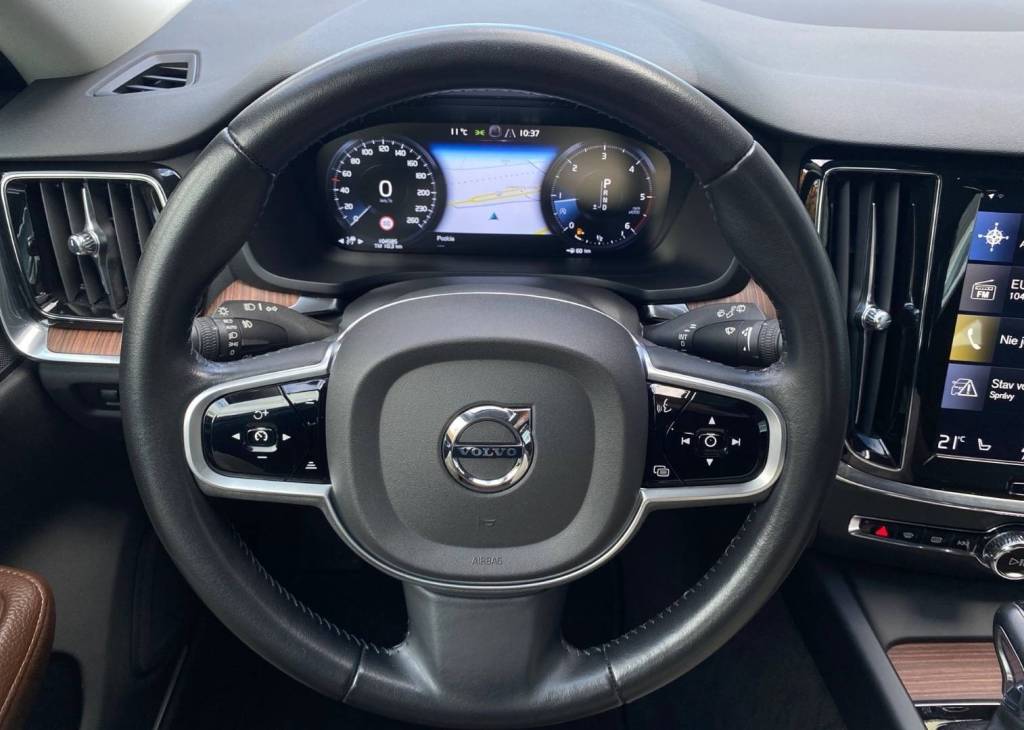 <span style="color:#004a89"> Inscription vybava! </span>2019   Volvo V60 D3  A/T8  110 Kw/150k S&S  <span style="color:#004a89"> FULL LED Adaptívne svetlomety, Virtual, Kamera, Kožený interiér…</span>