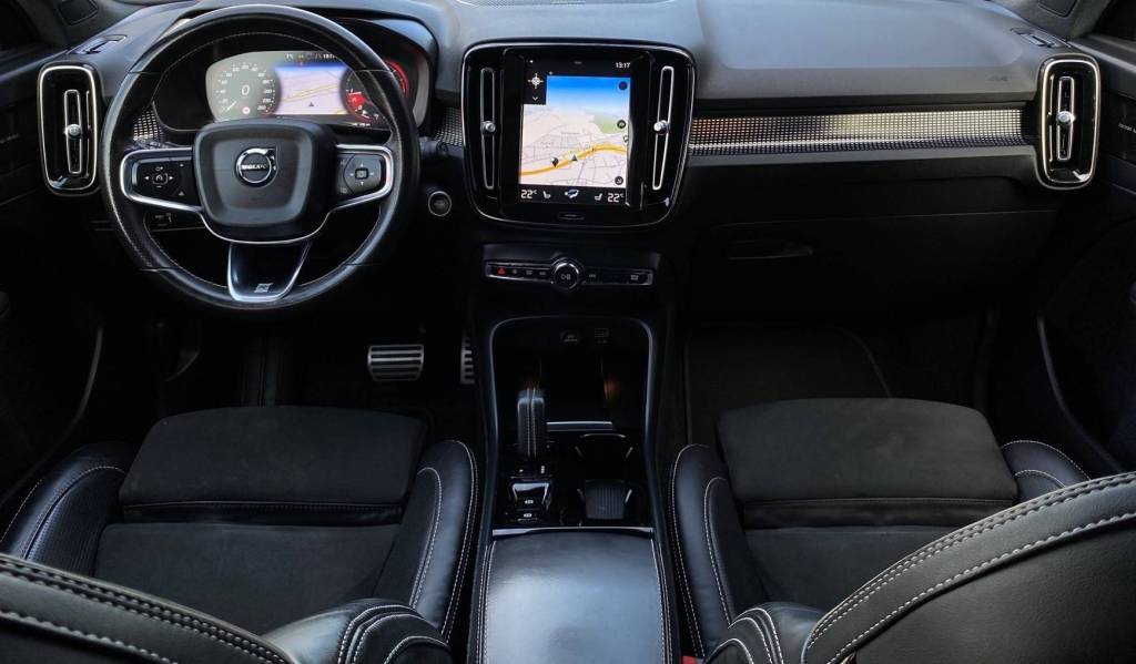 <span style="color:#004a89"> R-DESIGN  BLACK PACKET!</span>   2020 Volvo XC40 D3  110 Kw/150k S&S  EAT8    <span style="color:#004a89">FULL  LED Adaptívne svetlomety ,Virtual, Kamera…</span>