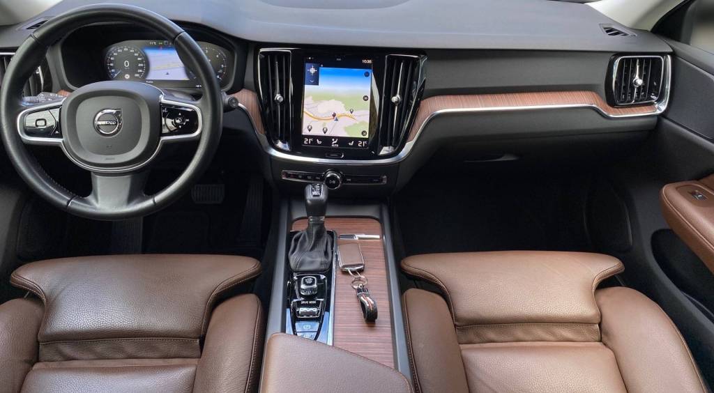 <span style="color:#004a89"> Inscription vybava! </span>2019   Volvo V60 D3  A/T8  110 Kw/150k S&S  <span style="color:#004a89"> FULL LED Adaptívne svetlomety, Virtual, Kamera, Kožený interiér…</span>