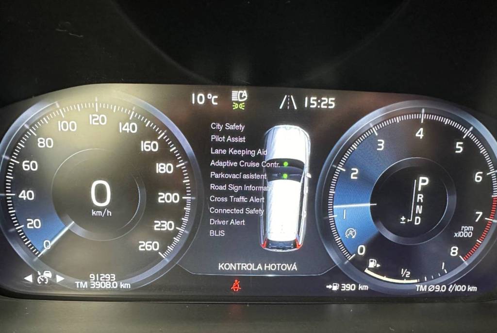 <span style="color:#004a89"> Panorama, Head Up!</span> 2019  Volvo V90 T4 2.0L 140 Kw/190k S&S  EAT8    <span style="color:#004a89"> FULL LED Adaptívne svetlomety, Virtual, 360°Kamera, Kožený interiér…</span>