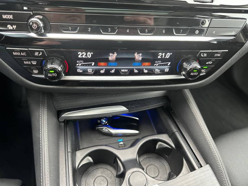 Novinka!<span style="color:#004a89"> Vybava Individual!</span> 2021 BMW Rad 5 Touring 540d mHEV xDrive  250 Kw/340k S&S  EAT8    <span style="color:#004a89">LASER, PANORAMA, WEBASTO, HARMAN/KARDON, HEAD-UP…</span>