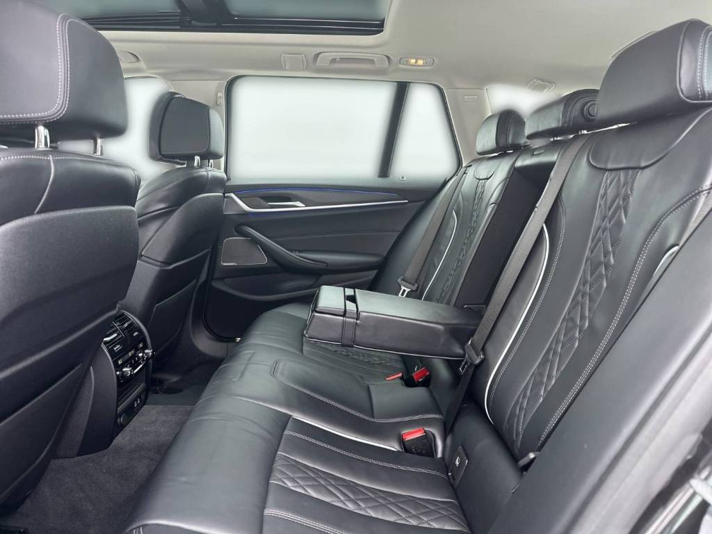 Novinka!<span style="color:#004a89"> Vybava Individual!</span> 2021 BMW Rad 5 Touring 540d mHEV xDrive  250 Kw/340k S&S  EAT8    <span style="color:#004a89">LASER, PANORAMA, WEBASTO, HARMAN/KARDON, HEAD-UP…</span>