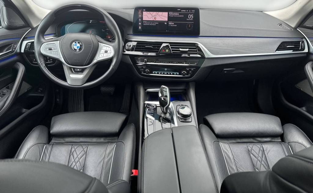 Novinka!<span style="color:#004a89"> Vybava Individual!</span> 2021 BMW Rad 5 Touring 540d mHEV xDrive  250 Kw/340k S&S  EAT8    <span style="color:#004a89">LASER, PANORAMA, WEBASTO, HARMAN/KARDON, HEAD-UP…</span>