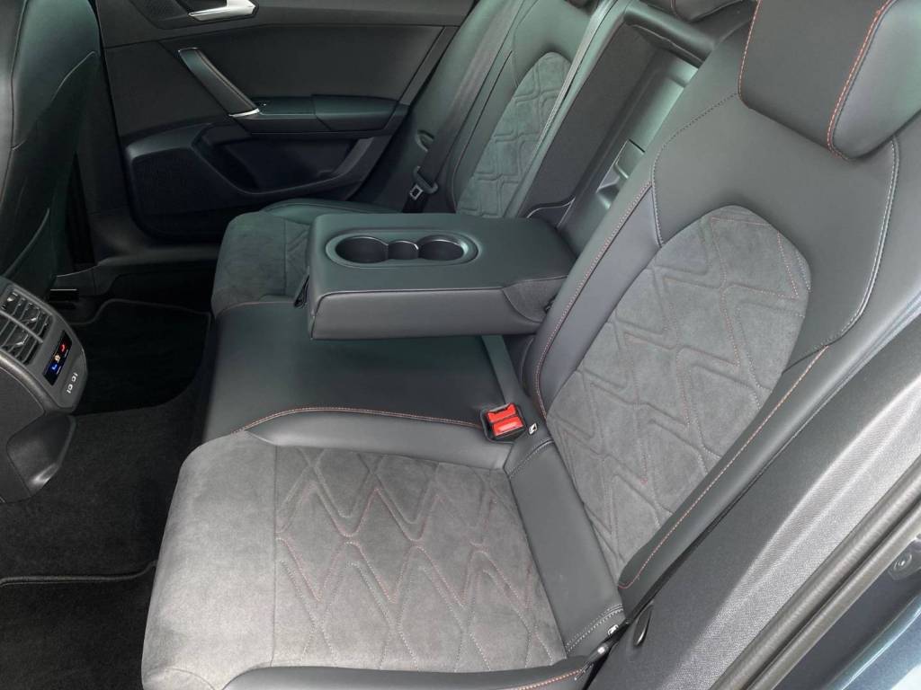 <span style="color:#004a89"> Mild-hybrid!</span> 2022 Seat Leon ST 1.5 eTSI FR  DSG  110Kw/150k  <span style="color:#004a89"> FULL LED  svetlomety,  Virtual, Kamera…</span>