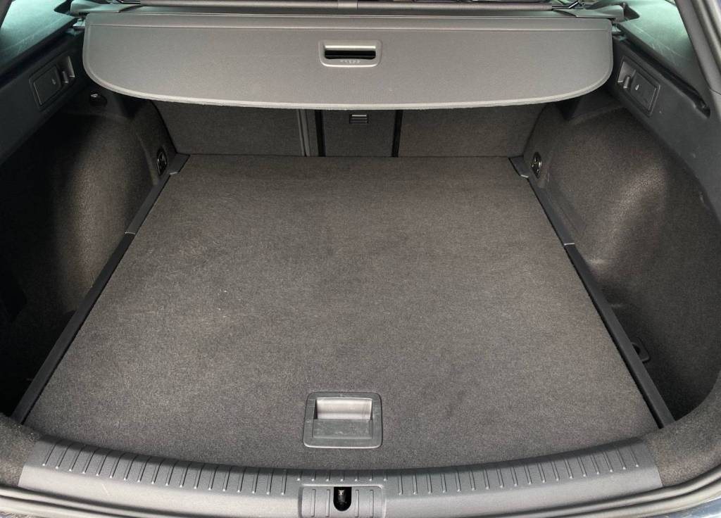 <span style="color:#004a89"> Mild-hybrid!</span> 2022 Seat Leon ST 1.5 eTSI FR  DSG  110Kw/150k  <span style="color:#004a89"> FULL LED  svetlomety,  Virtual, Kamera…</span>