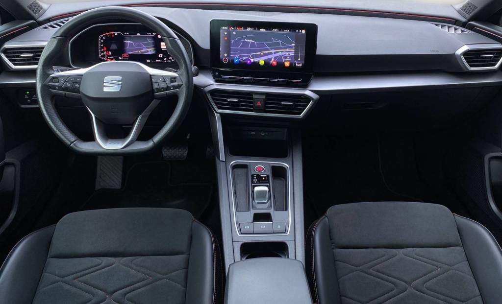 <span style="color:#004a89"> Mild-hybrid!</span> 2022 Seat Leon ST 1.5 eTSI FR  DSG  110Kw/150k  <span style="color:#004a89"> FULL LED  svetlomety,  Virtual, Kamera…</span>