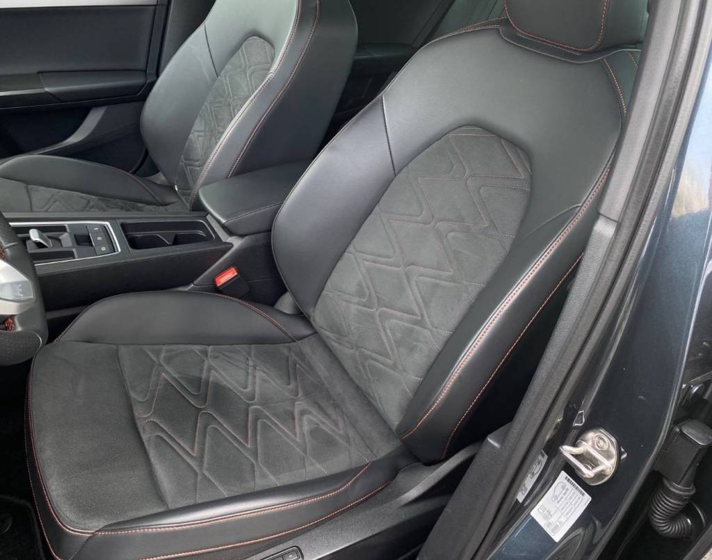 <span style="color:#004a89"> Mild-hybrid!</span> 2022 Seat Leon ST 1.5 eTSI FR  DSG  110Kw/150k  <span style="color:#004a89"> FULL LED  svetlomety,  Virtual, Kamera…</span>