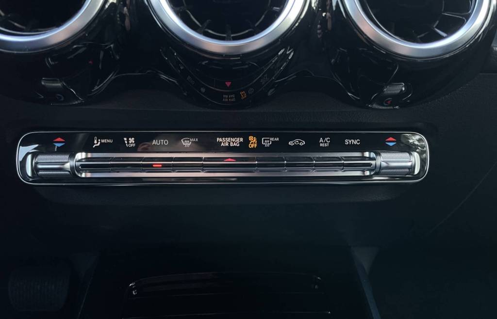 <span style="color:#004a89"> </span> 2020 Mercedes-Benz GLB 200d  110Kw/150k  <span style="color:#004a89"> FULL LED Adaptívne svetlomety,  Virtual, Kamera…</span>
