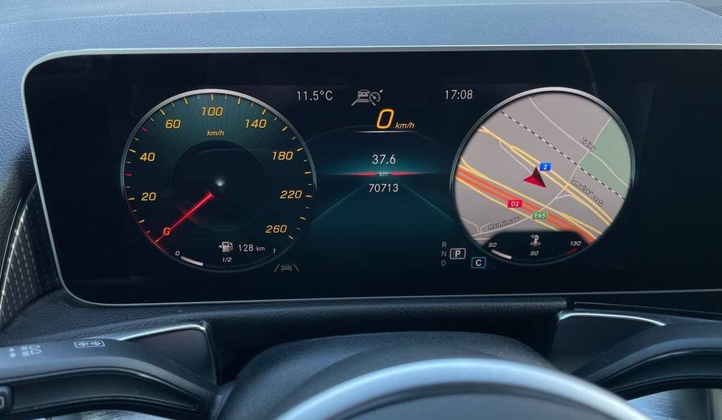 <span style="color:#004a89"> </span> 2020 Mercedes-Benz GLB 200d  110Kw/150k  <span style="color:#004a89"> FULL LED Adaptívne svetlomety,  Virtual, Kamera…</span>