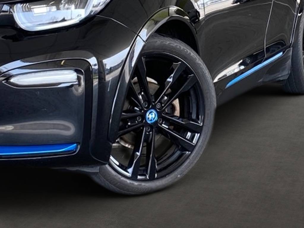 Novinka! <span style="color:#004a89">Verzia i3S 120Ah batéria!</span> BMW i3S 135Kw/184k<span style="color:#004a89">  FULL LED Adaptívne svetlomety, audio systém HARMAN/KARDON…</span>