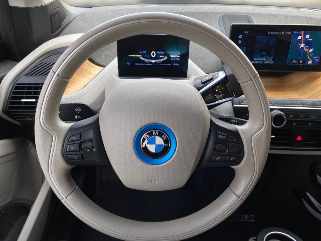 Novinka! <span style="color:#004a89">Verzia i3S 120Ah batéria!</span> BMW i3S 135Kw/184k<span style="color:#004a89">  FULL LED Adaptívne svetlomety, audio systém HARMAN/KARDON…</span>