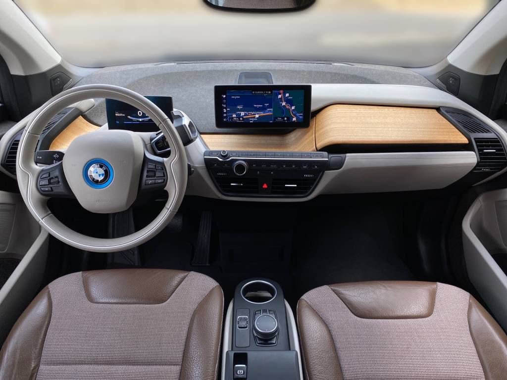 Novinka! <span style="color:#004a89">Verzia i3S 120Ah batéria!</span> BMW i3S 135Kw/184k<span style="color:#004a89">  FULL LED Adaptívne svetlomety, audio systém HARMAN/KARDON…</span>