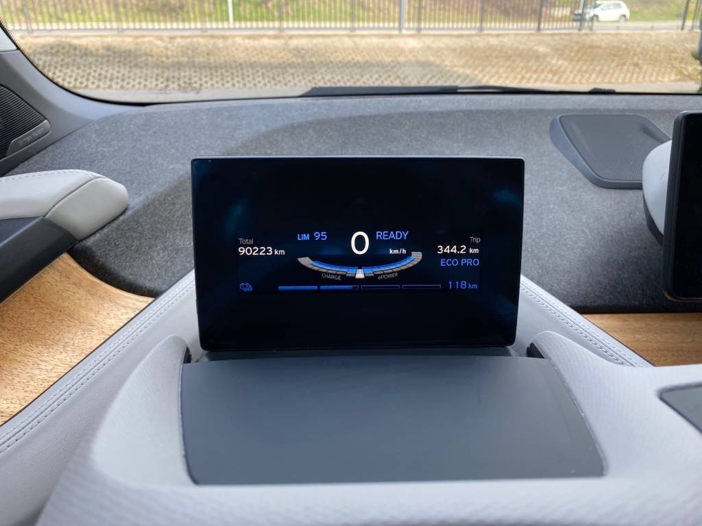 Novinka! <span style="color:#004a89">Verzia i3S 120Ah batéria!</span> BMW i3S 135Kw/184k<span style="color:#004a89">  FULL LED Adaptívne svetlomety, audio systém HARMAN/KARDON…</span>