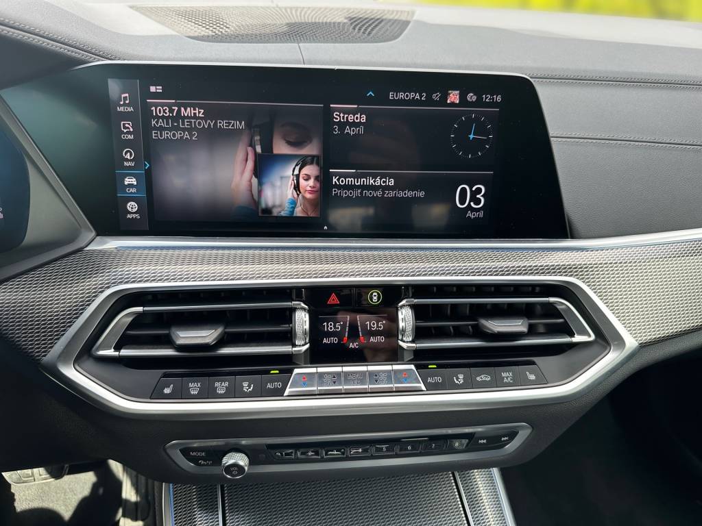 <span style="color:#004a89"> M-PACKET </span> 2020 BMW X5 45e Plug-IN Hybrid 290Kw/395k  <span style="color:#004a89"> Laserové adaptívne svetlomety, Vzduch, HEAD-UP, 360°Kamera, Harman/Kardon, R22…</span>
