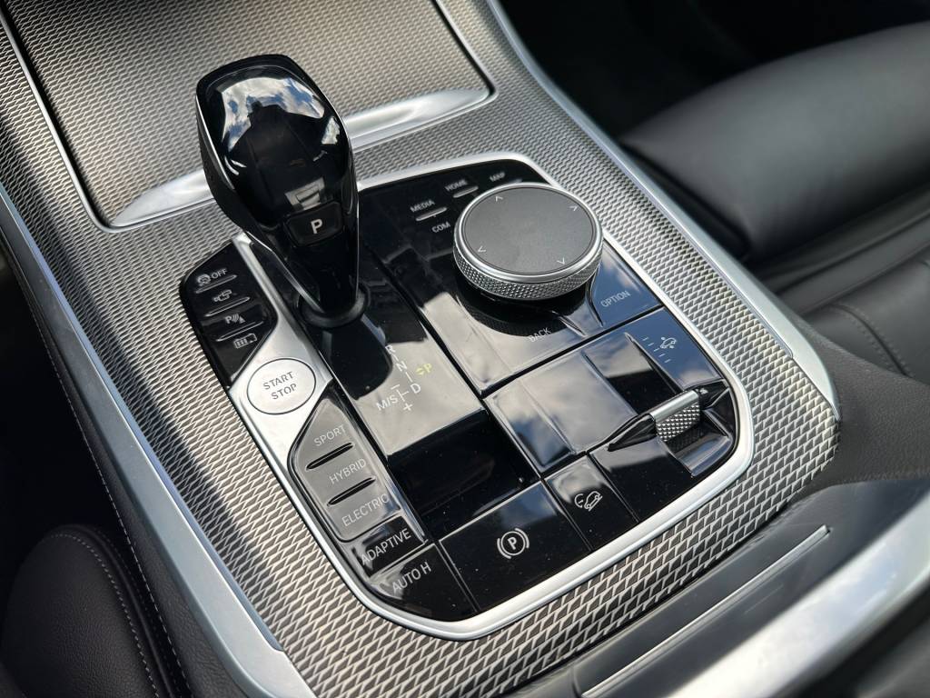 <span style="color:#004a89"> M-PACKET </span> 2020 BMW X5 45e Plug-IN Hybrid 290Kw/395k  <span style="color:#004a89"> Laserové adaptívne svetlomety, Vzduch, HEAD-UP, 360°Kamera, Harman/Kardon, R22…</span>
