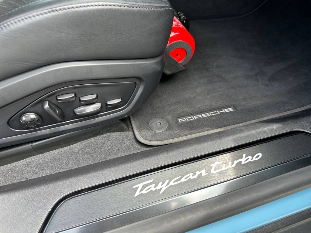 Porsche Taycan TURBO 500kW, 93.4kWh <span style="color:#004a89"> MATRIX LED, RADAR, PANORAMA, BOSE, 360°KAMERA, PSCB BRZDY R21…  </span>